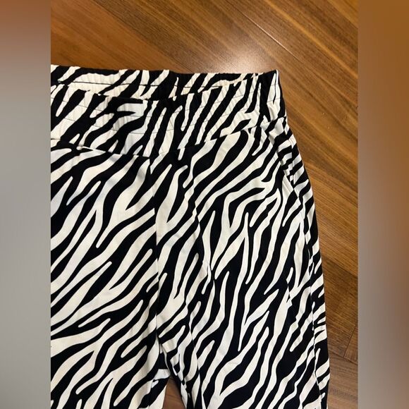 Cabi zebra women’s joggers, size medium NWT - Picture 4 of 11